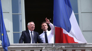 Macron nomeia aliado centrista Bayrou como primeiro-ministro da França