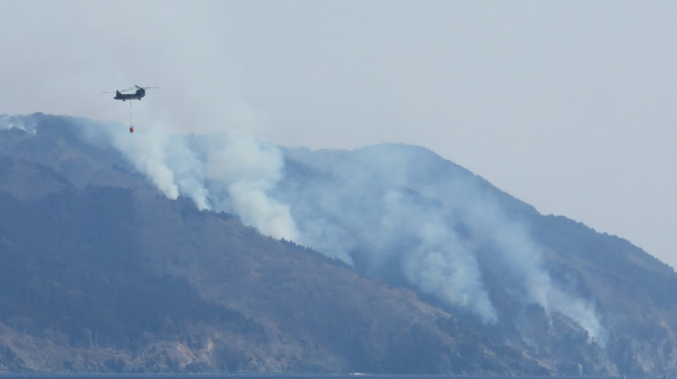 Japão registra uma morte e milhares de evacuados em pior incêndio desde 1992