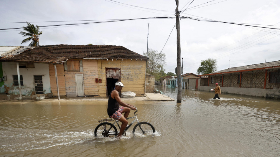 Uragano Oscar arriva a Cuba mentre proseguono blackout