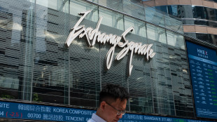 Borsa: Hong Kong negativa, apre a -0,36%