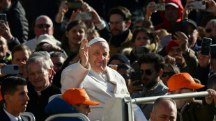 Hospitalisé, le pape fait une visite surprise à des enfants malades