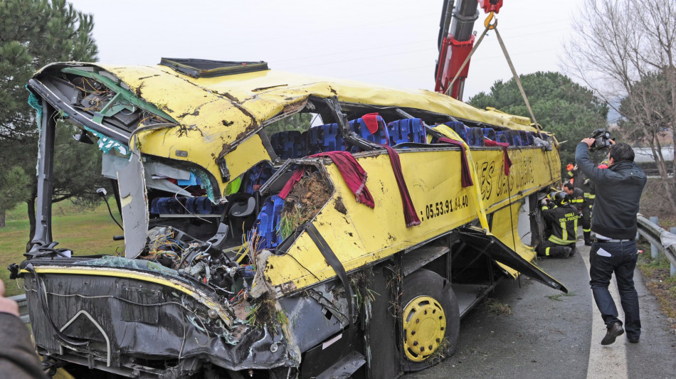 Commozione in Francia per morte 15enne Johanna in bus scolastico