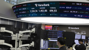 Borsa: l'Asia chiude contrastata e guarda alla crescita cinese