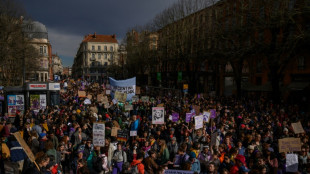 Des milliers de manifestants en France pour l'égalité femmes-hommes et contre le "masculinisme"