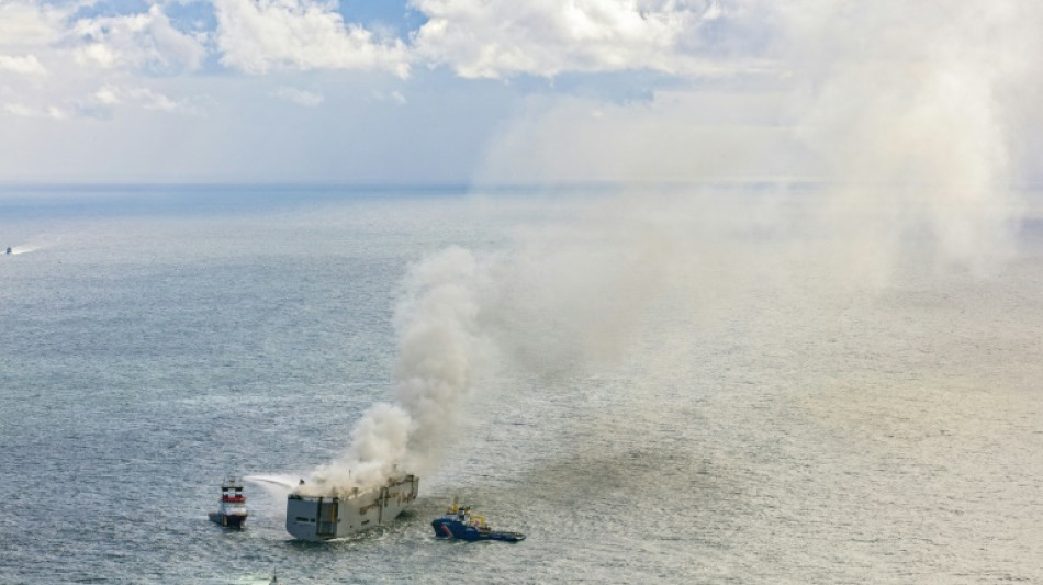 L'incendie sur le cargo au large des Pays-Bas pourrait durer plusieurs jours