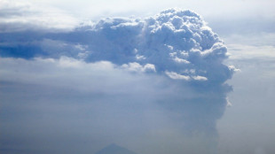 Indonésie: l'Anak Krakatoa en éruption, nuage de cendres de 3 km de haut