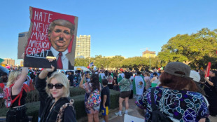 "No nos vamos": Latinos protestan contra las deportaciones de Trump