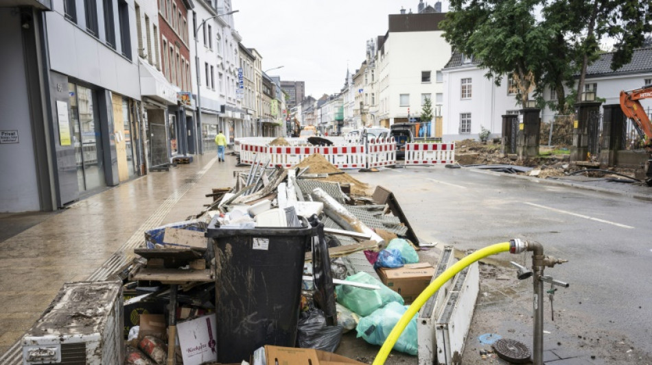 NRW-Innenminister Reul ehrt 62.000 Fluthelfer mit Medaillen