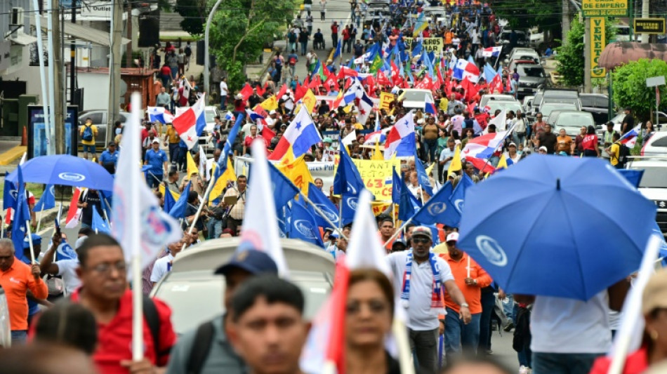 Miles de panameños marchan contra el proyecto de elevar la edad de jubilación