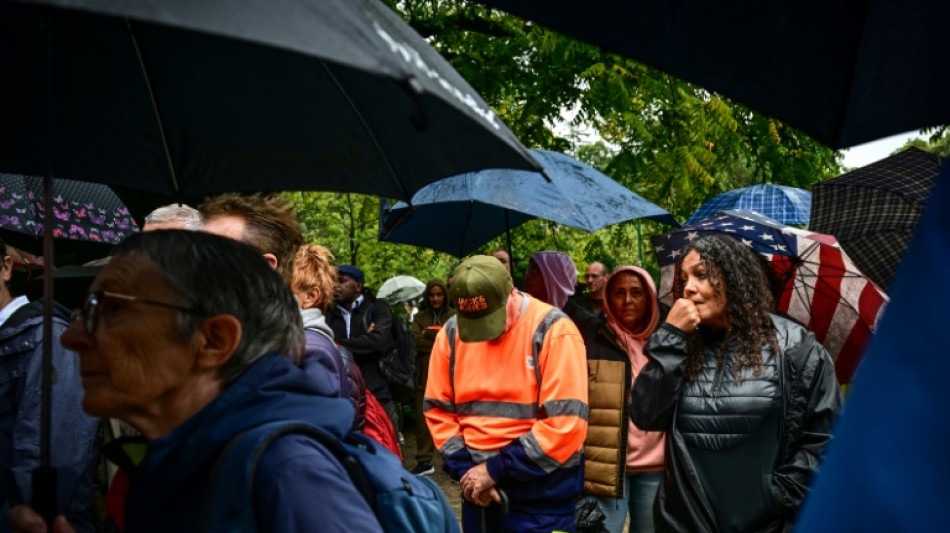 Grenoble: hommages à l'employé tué, un suspect identifié