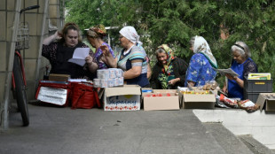 Entre bombas y paquetes, una cartera reparte esperanza en el este de Ucrania