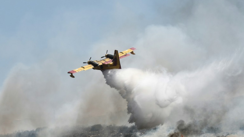 Corrida contra o tempo para conter incêndios na Grécia antes que ventos fortes voltem