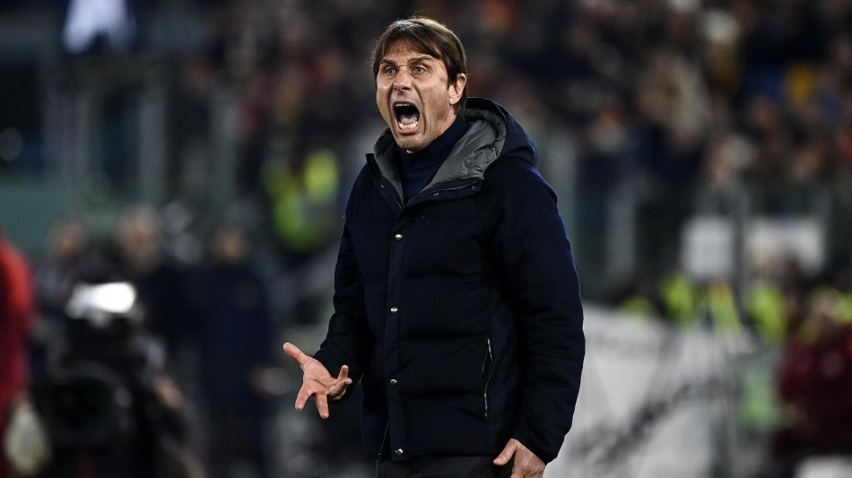 Calcio:Conte, io il prossimo anno al Napoli? Cresciamo e vedremo