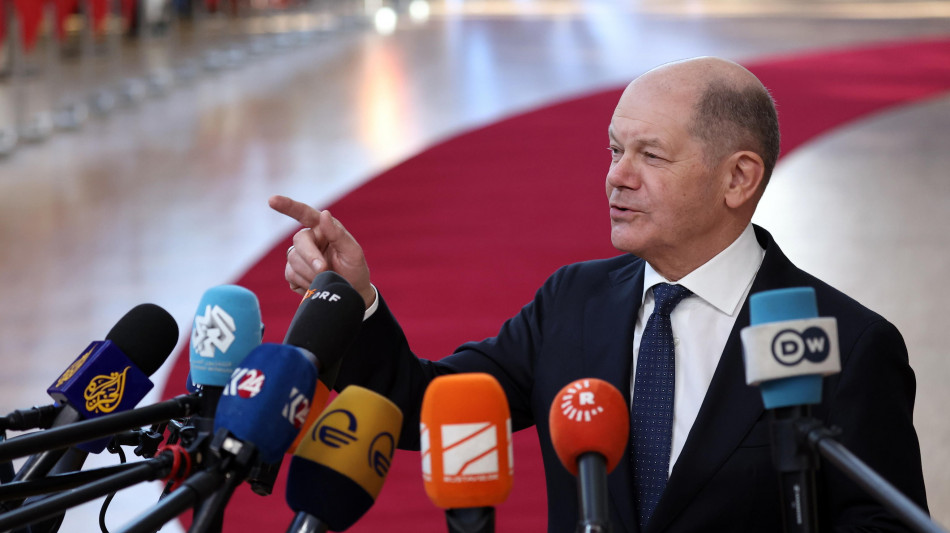 Scholz, 'ombrello nucleare Ue? Non rinunciamo alla Nato'