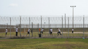 Asilo ou deportação? Migrantes aguardam resposta em centro de detenção no Texas