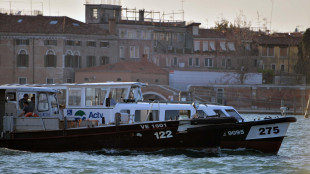 Scontro in laguna Venezia tra lancione e vaporetto, feriti